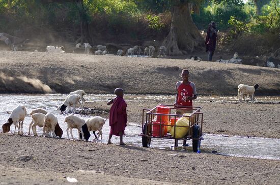 6400 Menschen leben in der Region des Lake Natron-inklusive den Bergbewohnern