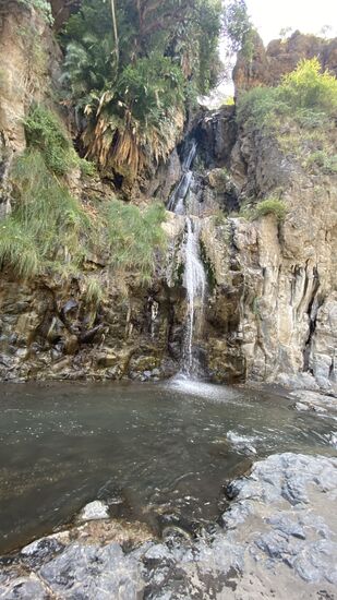 Da sind wir am kleinen Wasserfall