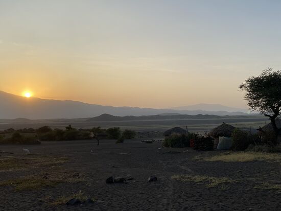 Der Morgen am Lake Natron. Thomas ist früh auf und fotografiert den Sonnenaufgang
