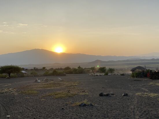 Das Dorf der Massai wacht auf