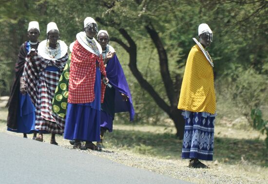 Timothy meint, dass sie auf dem Weg zu einer Feier seien.