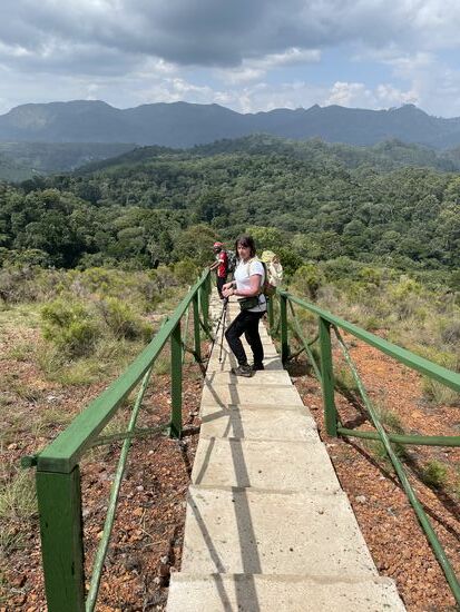 Nun geht es nur noch bergab….hier sind schon viele Treppenstufen fertig