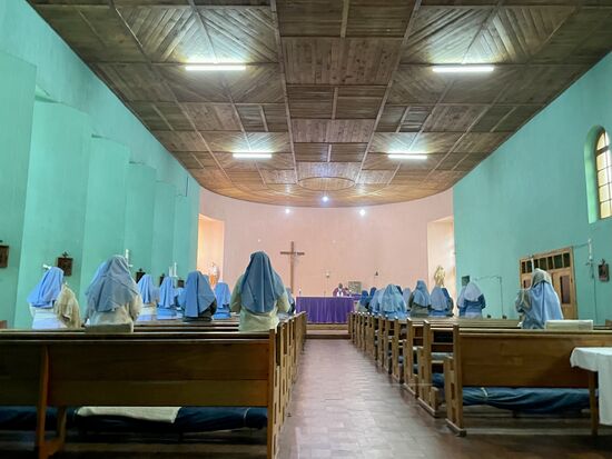 Insgesamt hat die Messe von ca. 06:30 Uhr bis 08:30 Uhr gedauert - Thomas hat sich aber dann doch irgendwann davongeschlichen.