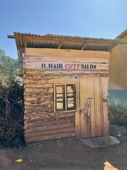 …und noch ein Frisör!!! Der hat aber Sonntagsruhe !!!!