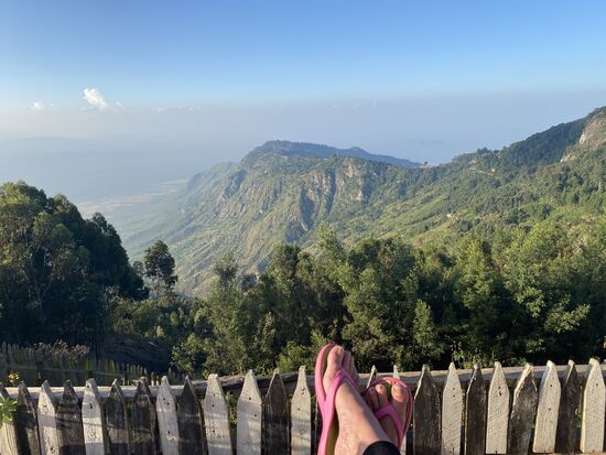 Good morning Usambara mountains! Wir werden früh wach. Hier oben ist es recht frisch, aber die ersten Sonnenstrahlen wärmen.