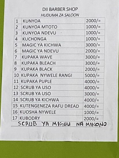Die Preise im Salon. Der Schnitt von Thomas kostete 7000 TzS- übrigens genau so viel wie die 2 Kaffee im Coffeeshop �
Nach  Coffee-Shop, Frisör und Rundgang ging es noch zur Bank - nur mal eben Geld wechseln. Das hat dann bestimmt eine Stunde gedauert. Hätten besser einen ATM aufgesucht. Immerhin werden die Mitarbeiter dieser Bank kein „Burnout“ bekommen.
Anschließend fahren wir wieder zur Lodge. Wir werden wieder freundlich begrüßt, sind wir ja auch die einzigen Übernachtungsgäste. Wir wählen unser Abendessen und hängen dann noch ein Weile bis zum Abendessen ab. Morgen früh ist um 07.00 Uhr Abreise nach Daressalam.
ANMERKUNG DER REDAKTION:
Wenn Euch unser Blog gefällt, lasst es uns wissen. Wenn Ihr am PC oder einem Tablett lest, sehr Ihr einen Kommentieren-Button. Hier könnt Ihr gerne Lob - aber auch Kritik - hinterlassen. Liebe Grüße