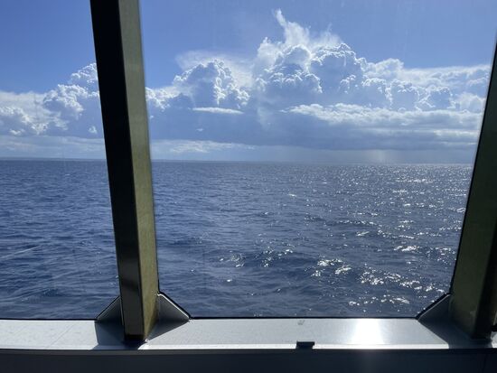 Die Überfahrt dauert knapp 1,5 Stunden und ….