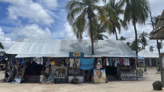 Und selbst IKEA hat es hierher verschlagen 
Ich bin etwas überrascht und enttäuscht, dass es hier doch so touristisch ist.
Immerzu wird man angesprochen