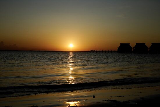 Es ist eine schöne Dämmerung am Strand