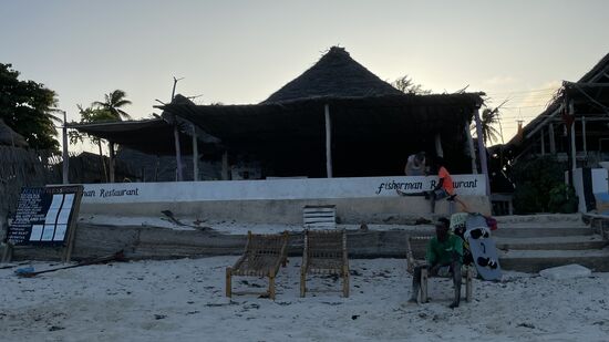 Heute essen wir bei „fisherman“ am Strand- hier weht ein angenehmes Lüftchen und der frische Fisch, Squid, Calamari und Scampi sind köstlich!