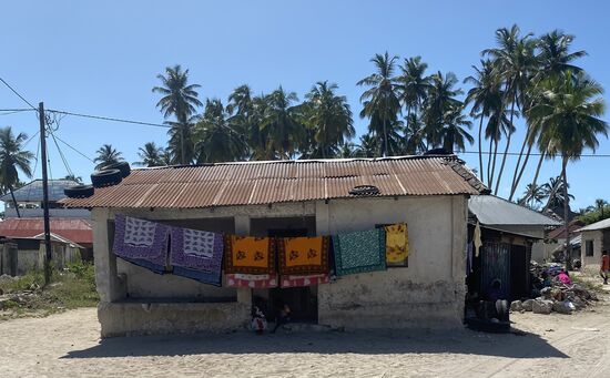 Wir schlendern nach dem Frühstück ein wenig durchs Dorf ….