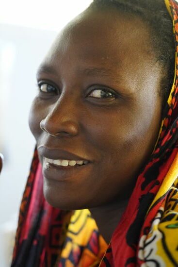 Die schöne Leyla… - Thomas nutzt die Gelegenheit und fotografiert die beiden Freundinnen, die ganz begeistert sind und alle Aufnahmen zugesandt haben möchten.