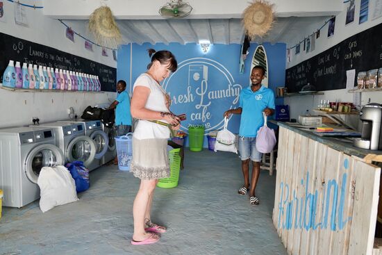 … kommen kurz vor Ladenschluss an. Schnell wird bezahlt und alle sind glücklich.