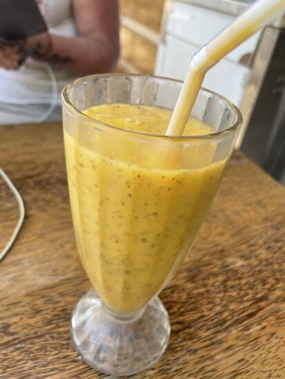 An einem kleinen Stand stoppen wir für einen frischen Saft: Maracuja-Passion
100% Frucht für ca 2 Euro