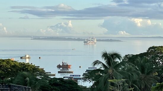 Zu „Prison Island“ - den Besuch haben wir uns erspart, denn dort gibt es nach meinen Recherchen nur einen kleinen Zoo mit Riesenschildkröten, deren artgerechte Haltung umstritten ist-ansonsten ist es eher etwas für Schnorchler