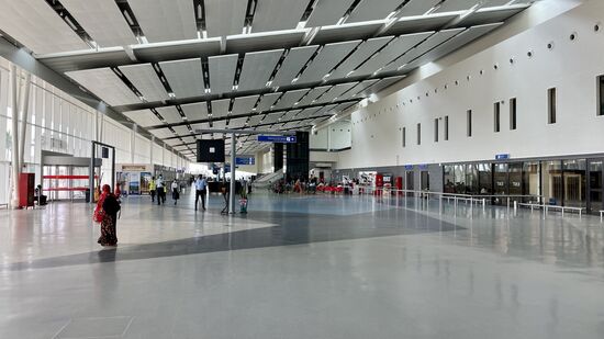 Der Airport von Daressalam ist wirklich überschaubar- und leer!!
Ehrlich gesagt, bin ich nun froh, das Land zu verlassen-die Hitze und das ewige Spießrutenlaufen schafft mich