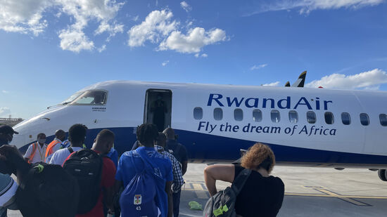 Uppsala…wir fliegen mit einer ganz kleinen Propeller-Maschine!