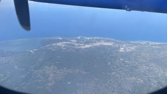 Tschüss Tansania!! Wir fliegen natürlich nur unter den Wolken und der Flug dauert gute 2 Stunden