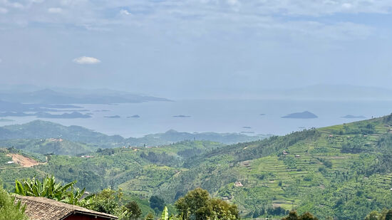 Kivu See - der trennt Runda vom Kongo. Wir müssen aber noch ein paar Stunden fahren.