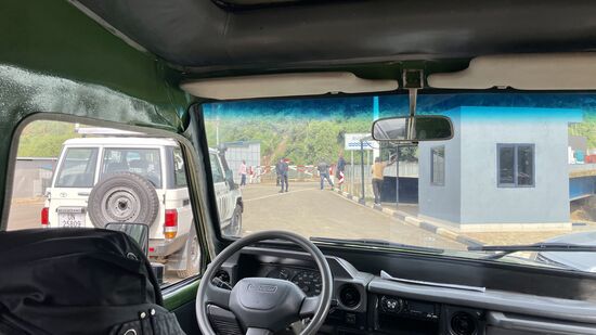 Der Grenzübergang befindet sich auf der nur 2km entfernten Brücke