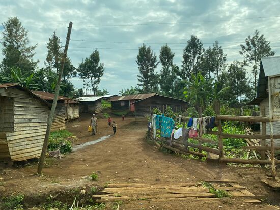 Hier wird auch am Sonntag die Wäsche über den Zaun gehangen 