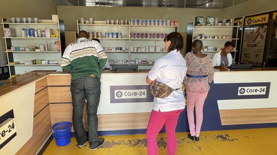 Erstmal in eine Apotheke um etwas gegen meinen heftigen Husten zu holen-es ist eine sehr moderne Apotheke mit ärztlicher Beratung