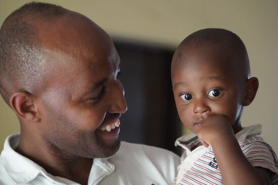 Papa und sein Sohn—1,5 Jahre alt