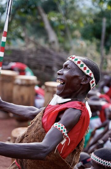 Er ist 76 aber alt und hat schon 60 Länder besucht—u.a. auch Deutschland
Er ist unglaublich fit und seine Sprünge sind beachtlich!