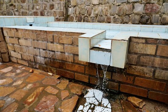 Und hier tritt der Nil das erste Mal aus der Erde