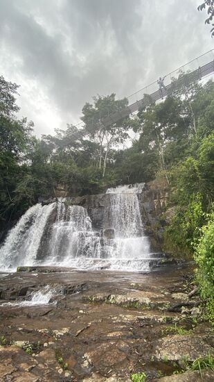 Wir gehen eine „Etage“ tiefer —oben turnt Gerard noch auf der Hängebrücke herum