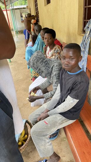 Wir kommen auch ins Gespräch mit den Einheimischen. Alle sind sehr freundlich und dankbar, dass wir ihr Land und diesen Ort besuchen.