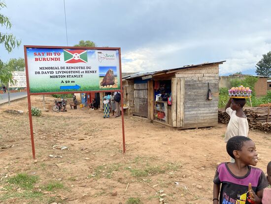 Unser nächstes Ziel ist erreicht und wie sich im Laufe unserer Recherche ergibt, scheint es diesen Ort zwei Mal zu geben. Hier in …. In Burundi und in Ujiju in Tansania.