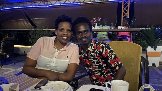 Edouard und seine Frau Alice—wir erzählen viel und verbringen einen sehr netten Abend miteinander-ich staune über mich, wie gut ich mich selber verständigen kann