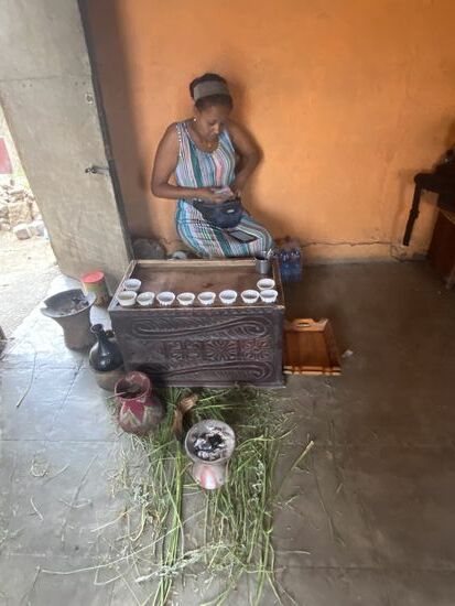 Sie bereitet ihn frisch für uns zu