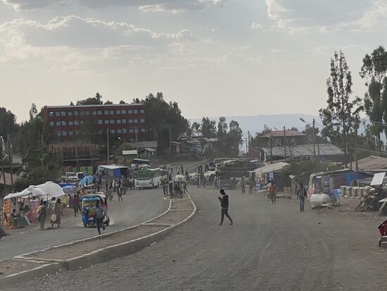 Hier sollte mal eine breite Straße entstehen—gebaut wird daran immer noch