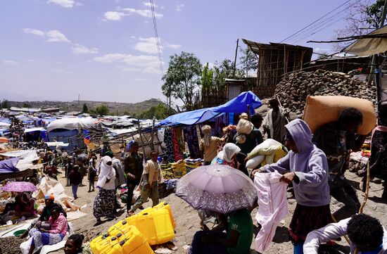 Immer wieder werden wir angesprochen und begrüßt—Happy sagt, man ist so froh, dass sich wieder „Foreigner“ hertrauen