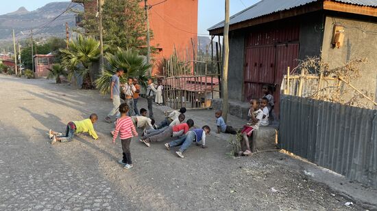 Die Kinder werden gedrillt um für den „Fall der Fälle“ fit zu sein