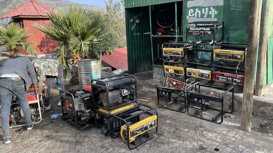 Ein neues Geschäft: Generatoren! Hier werden sie zusammengestückelt und repariert
