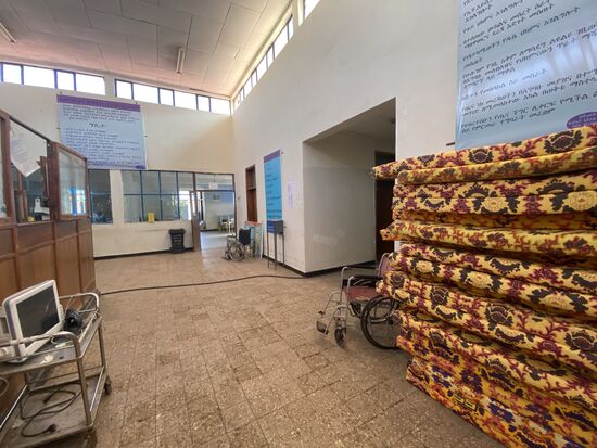 Hier stapeln sich Matratzen und Kissen, mangels Bettgestelle