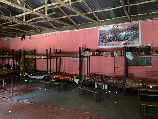 Dieser bedrückende Raum ist für die Lehrer, die mal eine Pause brauchen, wenn sie rund um die Uhr im Einsatz sind, oder ihr Heimweg einfach zu weit ist