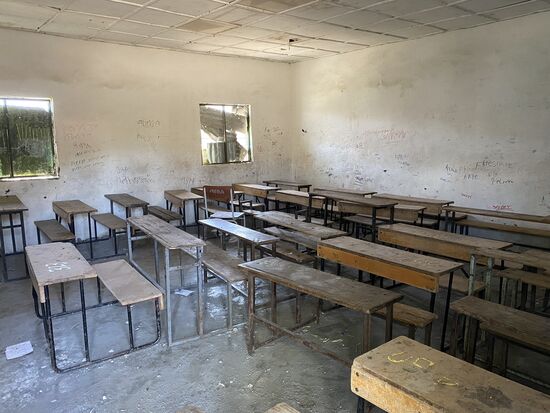 Ein weiterer leerer Klassenraum