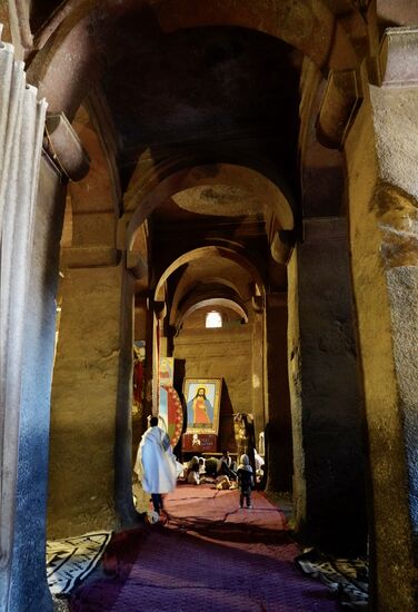 Wir schauen uns die Kirche in Ruhe an, ich könnte unentwegt Bilder machen, aber Christine wird schimpfen, wenn es wieder so viele sind und die Auswahl so schwer fällt 