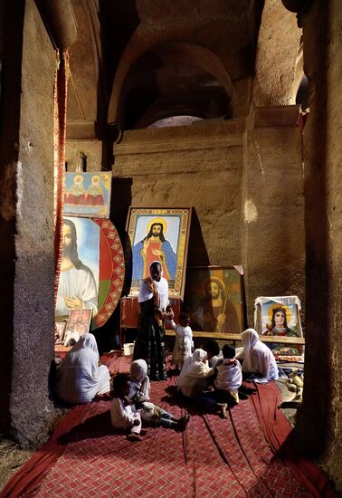 Hier hat sich eine ganze Familie versammelt.