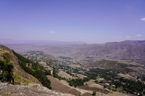 Toller Blick aus knapp 3000m Höhe—hier hat sich das Tuktuk ganz schön raufgequält