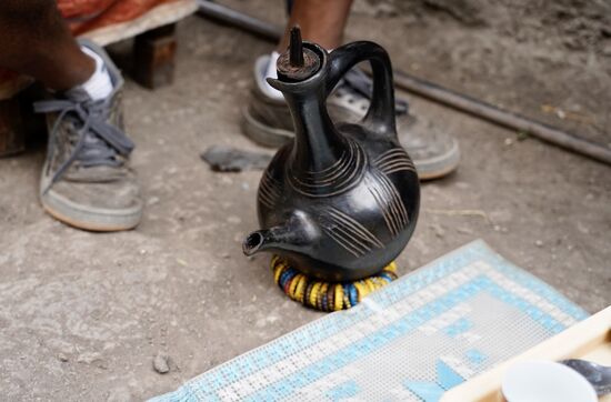 Habt ihr den Untersetzer für die Kanne gesehen? Aus Kronkorken gebastelt