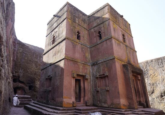 Eine schöne Kirche - ihre Ausmaße kann man nur sehr schwer wiedergeben