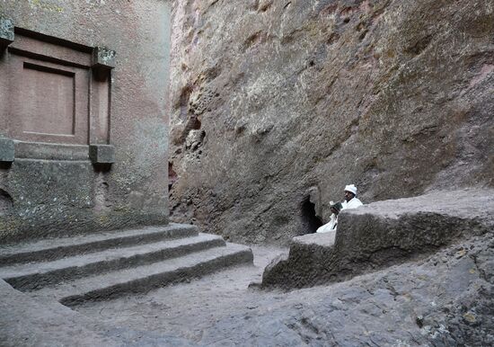 Dabei treffen wir auf diesen Herrn, der so einsam wirkt, aber mit Sicherheit nicht einsam ist.