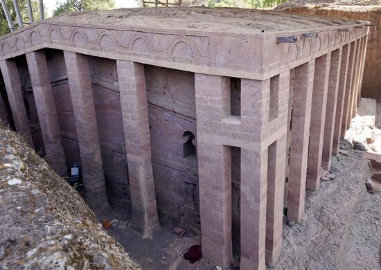 Auch hier noch einmal von oben der Blick auf die Kirchen - imposant, immer bedenkend, zu welcher Zeit mit welchen Werkzeugen so etwas erschaffen wurde.