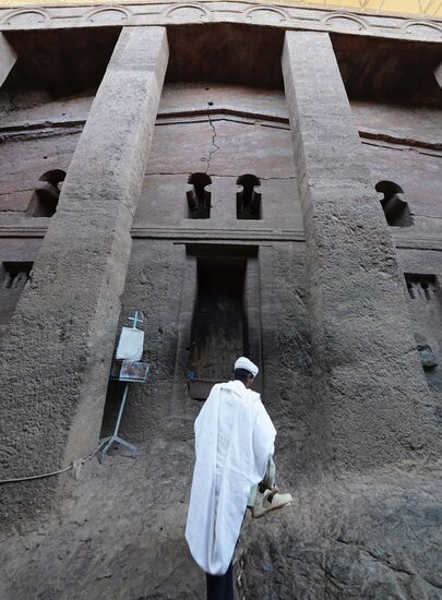 Wir verabschieden uns von den Felsenkirchen Lalibela. Ich bin beeindruckt. Ich war vorgewarnt, aber die Realität hat alles übertroffen.