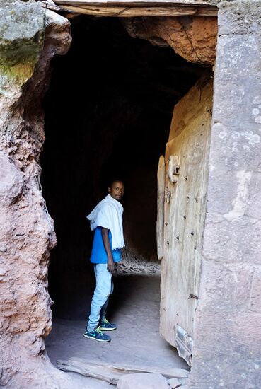 … kommen dann zum Eingang.